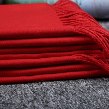中國紅純色仿羊絨圍巾